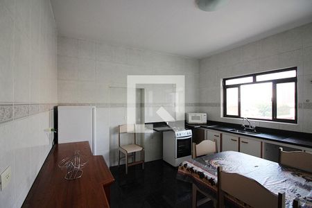 Casa para alugar com 330m², 8 quartos e 5 vagasCozinha