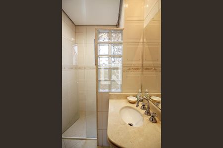 Casa para alugar com 330m², 8 quartos e 5 vagasBanheiro da Suíte