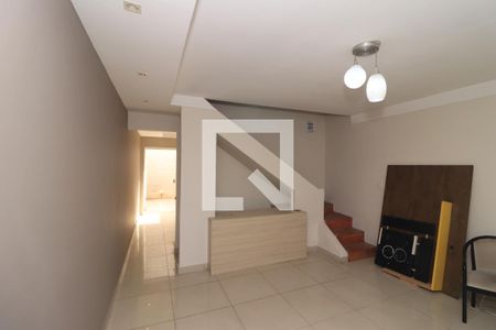 Sala de TV de casa para alugar com 2 quartos, 80m² em Vila Granada, São Paulo
