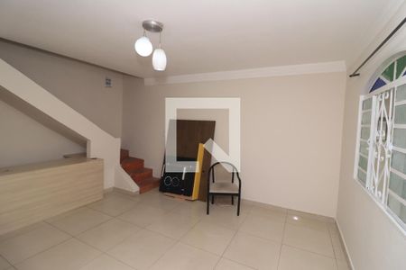 Sala de TV de casa para alugar com 2 quartos, 80m² em Vila Granada, São Paulo