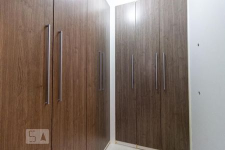 Apartamento à venda com 177m², 4 quartos e sem vaga Apartamento à venda com 177m², 4 quartos e sem vagaCloset da Suíte 1