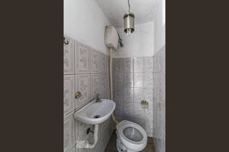 Casa à venda com 300m², 2 quartos e 4 vagas Casa à venda com 300m², 2 quartos e 4 vagasBanheiro de Serviço