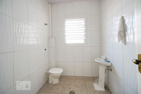 Banheiro social de casa para alugar com 2 quartos, 150m² em Mooca, São Paulo