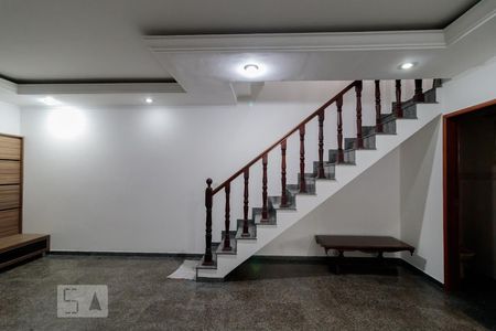 Sala de casa para alugar com 3 quartos, 123m² em Vila Cláudia, São Paulo