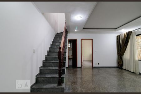 Sala de casa para alugar com 3 quartos, 123m² em Vila Cláudia, São Paulo