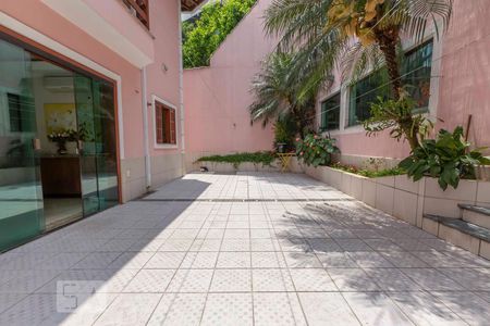 Casa à venda com 452m², 3 quartos e 6 vagasQuintal