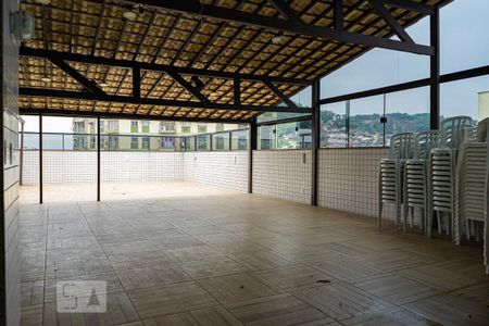 Apartamento à venda com 180m², 4 quartos e 2 vagas Apartamento à venda com 180m², 4 quartos e 2 vagasÁrea comum - Salão de festas 1