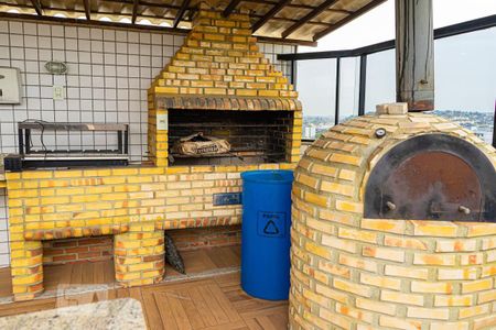 Apartamento à venda com 180m², 4 quartos e 2 vagas Apartamento à venda com 180m², 4 quartos e 2 vagasÁrea comum - Salão de festas 2