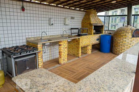 Apartamento à venda com 180m², 4 quartos e 2 vagas Apartamento à venda com 180m², 4 quartos e 2 vagasÁrea comum - Salão de festas 2