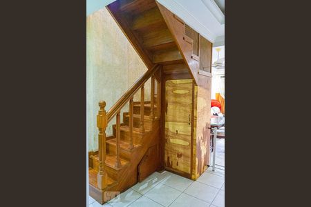 Apartamento à venda com 180m², 4 quartos e 2 vagas Apartamento à venda com 180m², 4 quartos e 2 vagasAcesso ao segundo andar