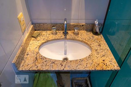 Apartamento à venda com 180m², 4 quartos e 2 vagas Apartamento à venda com 180m², 4 quartos e 2 vagasBanheiro Social 2