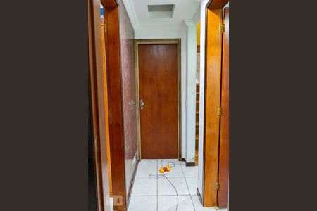 Apartamento à venda com 180m², 4 quartos e 2 vagas Apartamento à venda com 180m², 4 quartos e 2 vagasCorredor