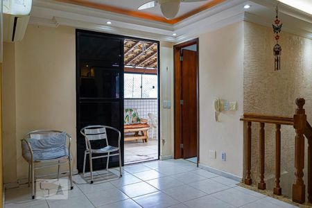 Apartamento à venda com 180m², 4 quartos e 2 vagas Apartamento à venda com 180m², 4 quartos e 2 vagasHall