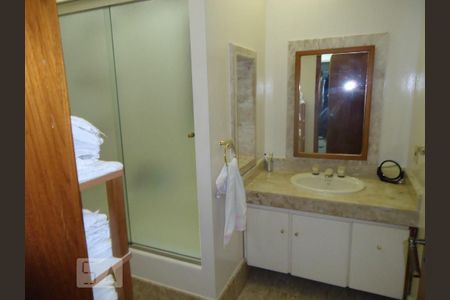 Apartamento à venda com 193m², 3 quartos e 3 vagasBanheiro da Suíte