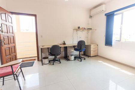 Casa à venda com 260m², 4 quartos e 2 vagasEscritório