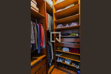 Apartamento à venda com 167m², 3 quartos e 3 vagas Apartamento à venda com 167m², 3 quartos e 3 vagasCloset da Suíte 1