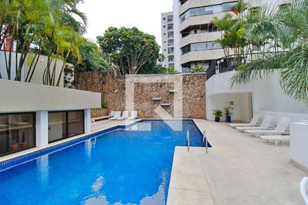 Apartamento à venda com 167m², 3 quartos e 3 vagas Apartamento à venda com 167m², 3 quartos e 3 vagasÁrea comum - Piscina