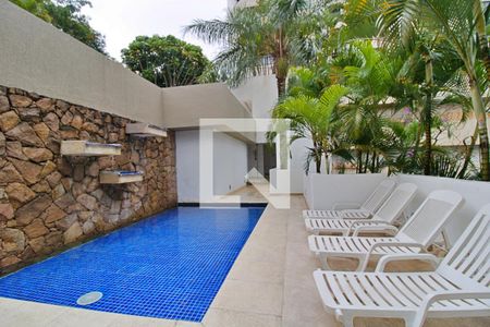 Apartamento à venda com 167m², 3 quartos e 3 vagas Apartamento à venda com 167m², 3 quartos e 3 vagasÁrea comum - Piscina