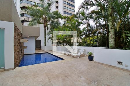 Apartamento à venda com 167m², 3 quartos e 3 vagas Apartamento à venda com 167m², 3 quartos e 3 vagasÁrea comum - Piscina