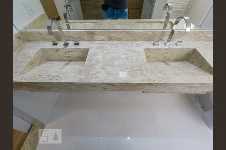 Casa à venda com 200m², 4 quartos e 2 vagasSuite 2