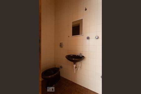 Casa à venda com 300m², 5 quartos e 4 vagas Casa à venda com 300m², 5 quartos e 4 vagasBanheiro de serviço