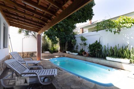 Casa à venda com 300m², 5 quartos e 4 vagas Casa à venda com 300m², 5 quartos e 4 vagasPiscina