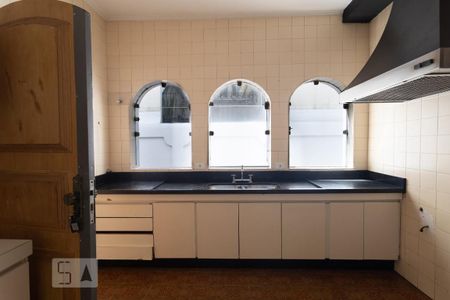 Casa à venda com 300m², 5 quartos e 4 vagas Casa à venda com 300m², 5 quartos e 4 vagasCozinha