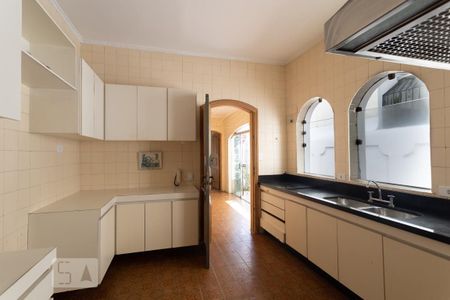 Casa à venda com 300m², 5 quartos e 4 vagas Casa à venda com 300m², 5 quartos e 4 vagasCozinha