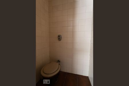 Casa à venda com 300m², 5 quartos e 4 vagas Casa à venda com 300m², 5 quartos e 4 vagasBanheiro da garagem