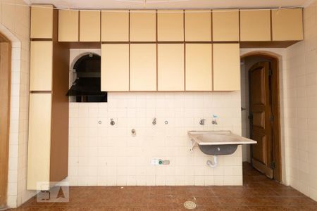 Casa à venda com 300m², 5 quartos e 4 vagas Casa à venda com 300m², 5 quartos e 4 vagasÁrea de serviço