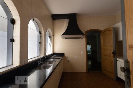 Casa à venda com 300m², 5 quartos e 4 vagas Casa à venda com 300m², 5 quartos e 4 vagasCozinha