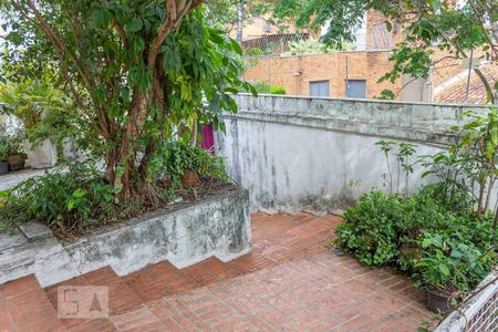 Casa à venda com 296m², 3 quartos e 3 vagasEscada frente