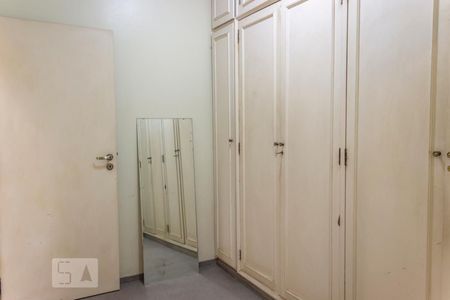 Casa à venda com 296m², 3 quartos e 3 vagasCloset