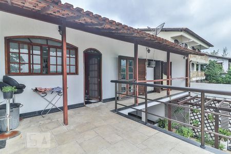Casa de condomínio à venda com 800m², 5 quartos e 4 vagasVaranda da Cozinha e Quartos