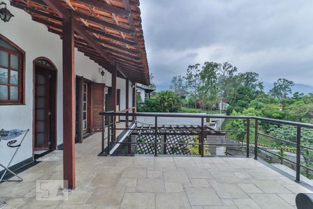 Casa de condomínio à venda com 800m², 5 quartos e 4 vagasVaranda da Cozinha e Quartos