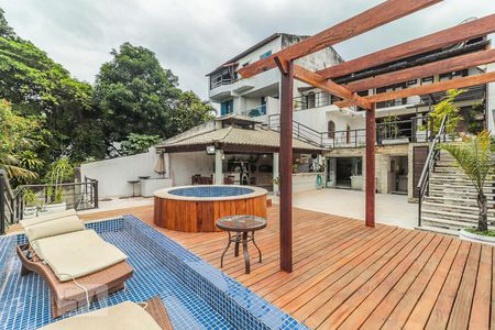 Casa de condomínio à venda com 800m², 5 quartos e 4 vagasHidro com Deck Molhado