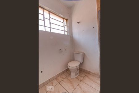 Casa à venda com 300m², 2 quartos e sem vaga Casa à venda com 300m², 2 quartos e sem vagaBanheiro