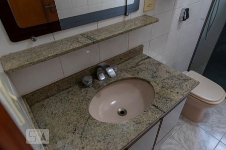 Casa à venda com 200m², 3 quartos e 2 vagasBanheiro social