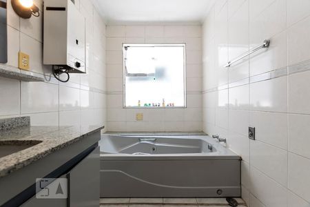 Casa à venda com 200m², 3 quartos e 2 vagasQuarto 3 - Suíte; Banheiro