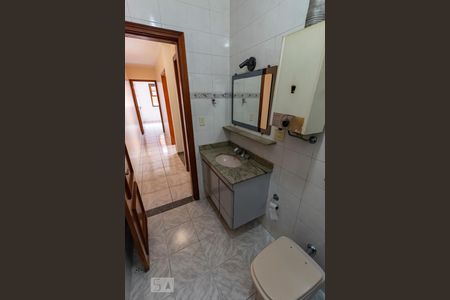 Casa à venda com 200m², 3 quartos e 2 vagasBanheiro social