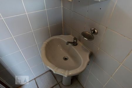 Casa à venda com 200m², 3 quartos e 2 vagasQuarto 2 - Varanda - Banheiro de serviço