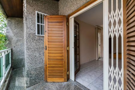 Casa à venda com 200m², 3 quartos e 2 vagasQuarto 3 - Suíte/ Varanda