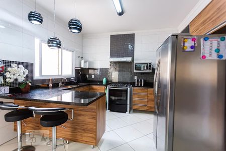 Casa à venda com 320m², 4 quartos e 4 vagasCozinha