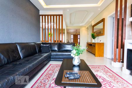 Casa à venda com 320m², 4 quartos e 4 vagasSala