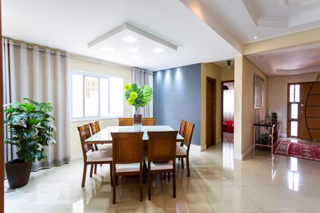 Casa à venda com 320m², 4 quartos e 4 vagasSala de Jantar