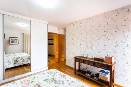 Casa à venda com 320m², 4 quartos e 4 vagasSuite 