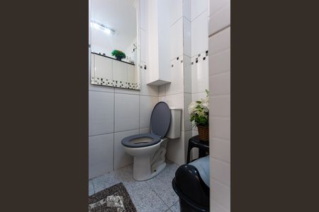 Casa à venda com 320m², 4 quartos e 4 vagasBanheiro do Salão de Festas