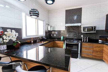 Casa à venda com 320m², 4 quartos e 4 vagasCozinha