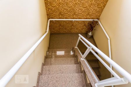 Casa à venda com 320m², 4 quartos e 4 vagasEscada