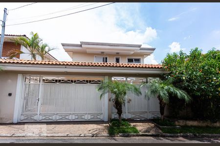 Casa à venda com 320m², 4 quartos e 4 vagasFachada